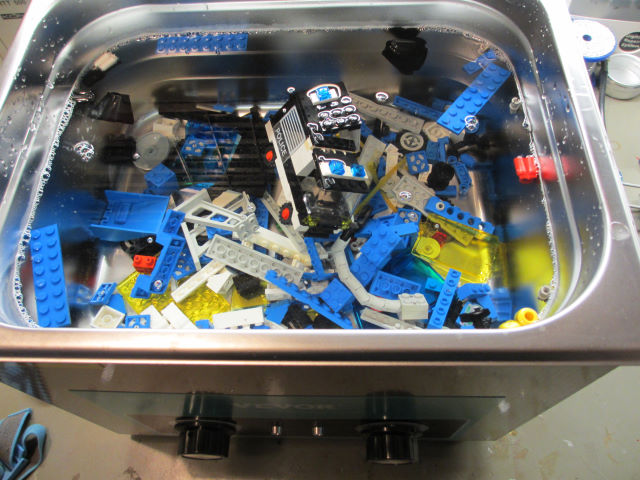 LEGOsteine im Ultraschallbad