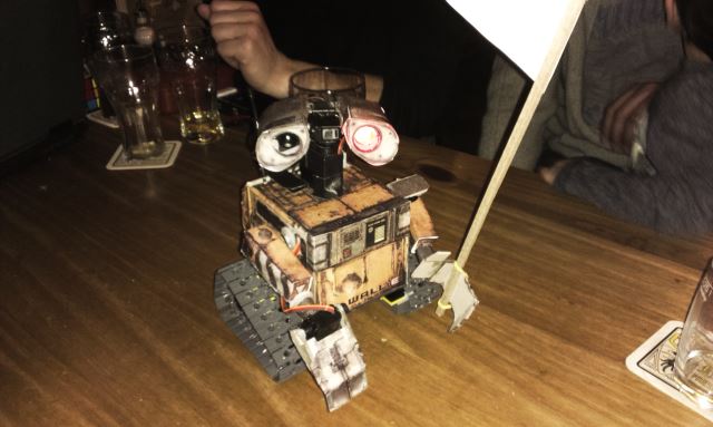 Wall-E aus Pappe